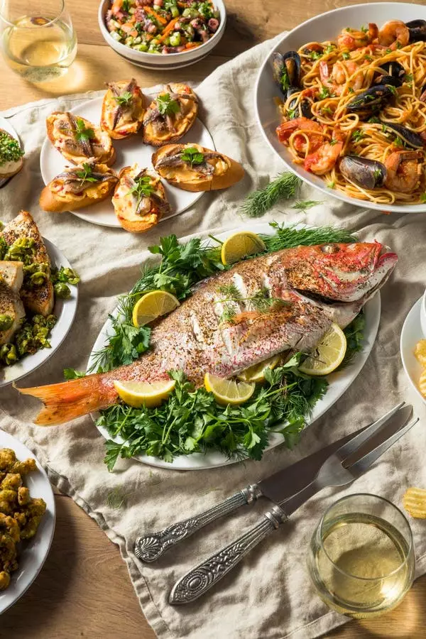 Exploring the Italian Tradition of the Feast of the Fishes and Perfect Wine Pairings
