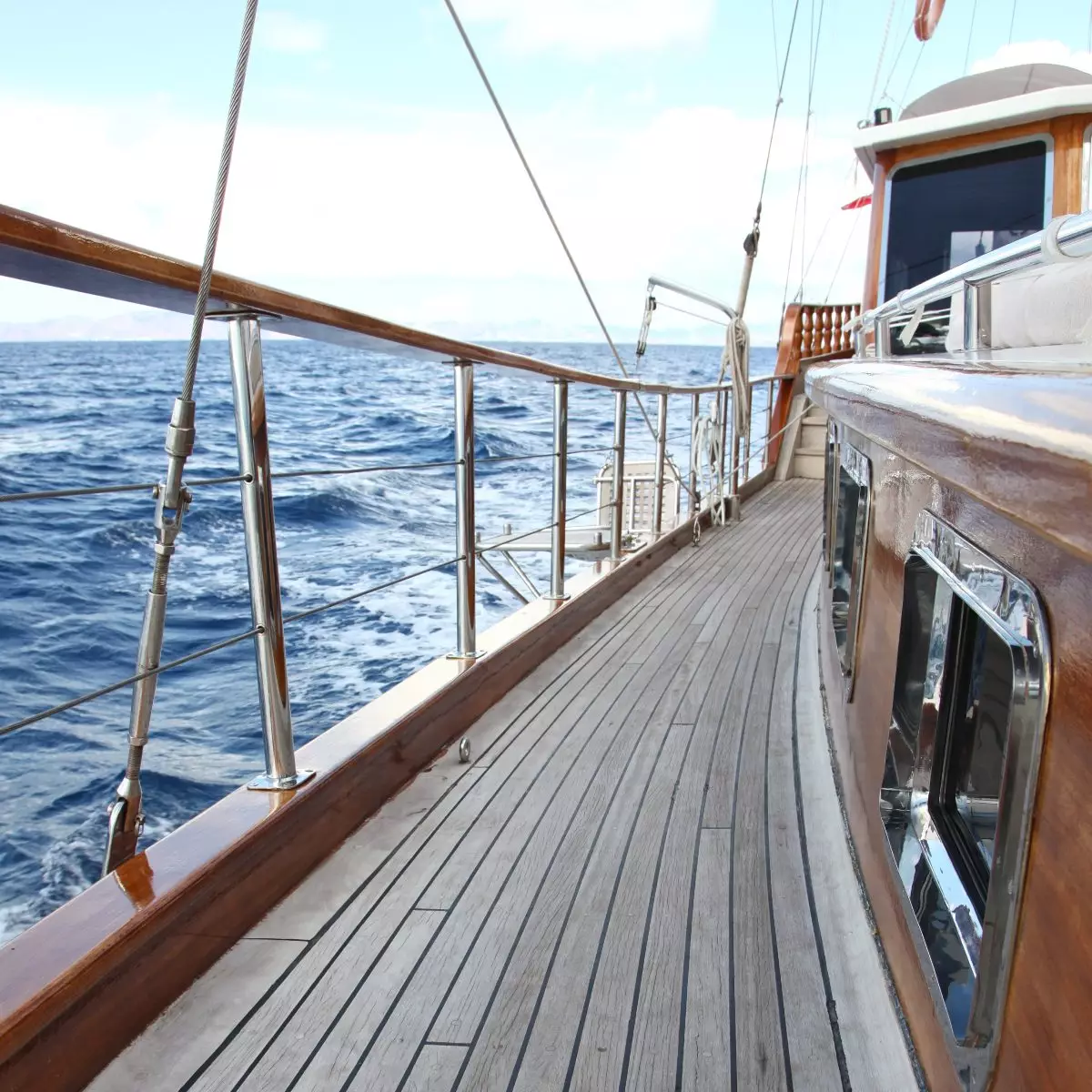 The Differences Between Gulets and Catamarans for Private Yacht Charters