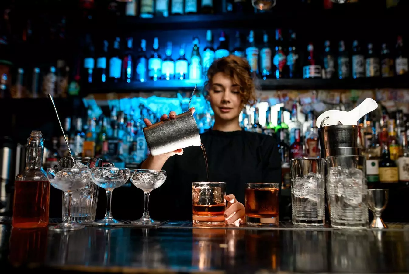 Exploring Extraordinary Cocktails by Female Bartenders