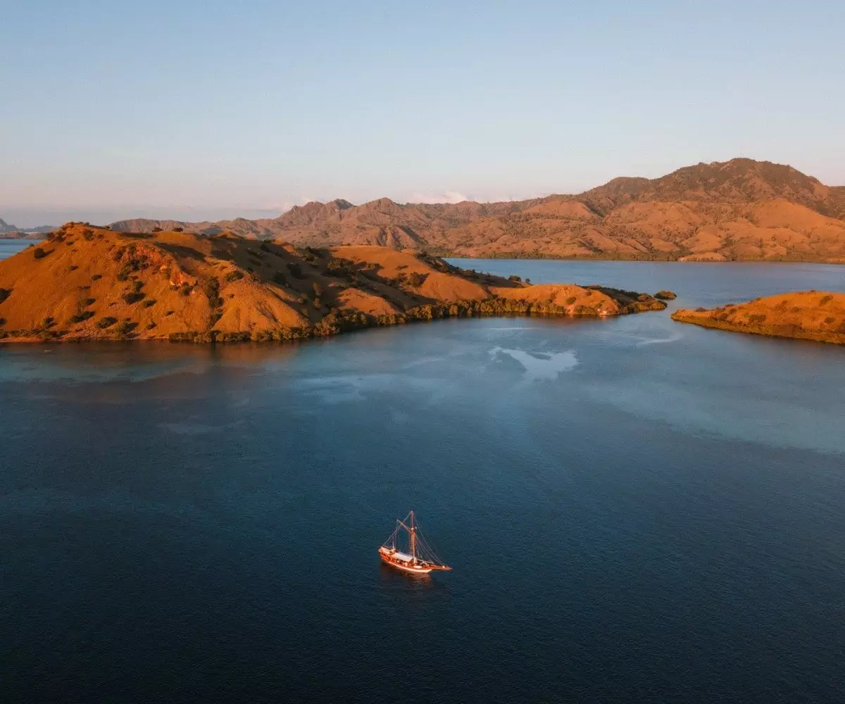 Exploring the Wonders of Komodo National Park on a Luxury Phinisi Yacht