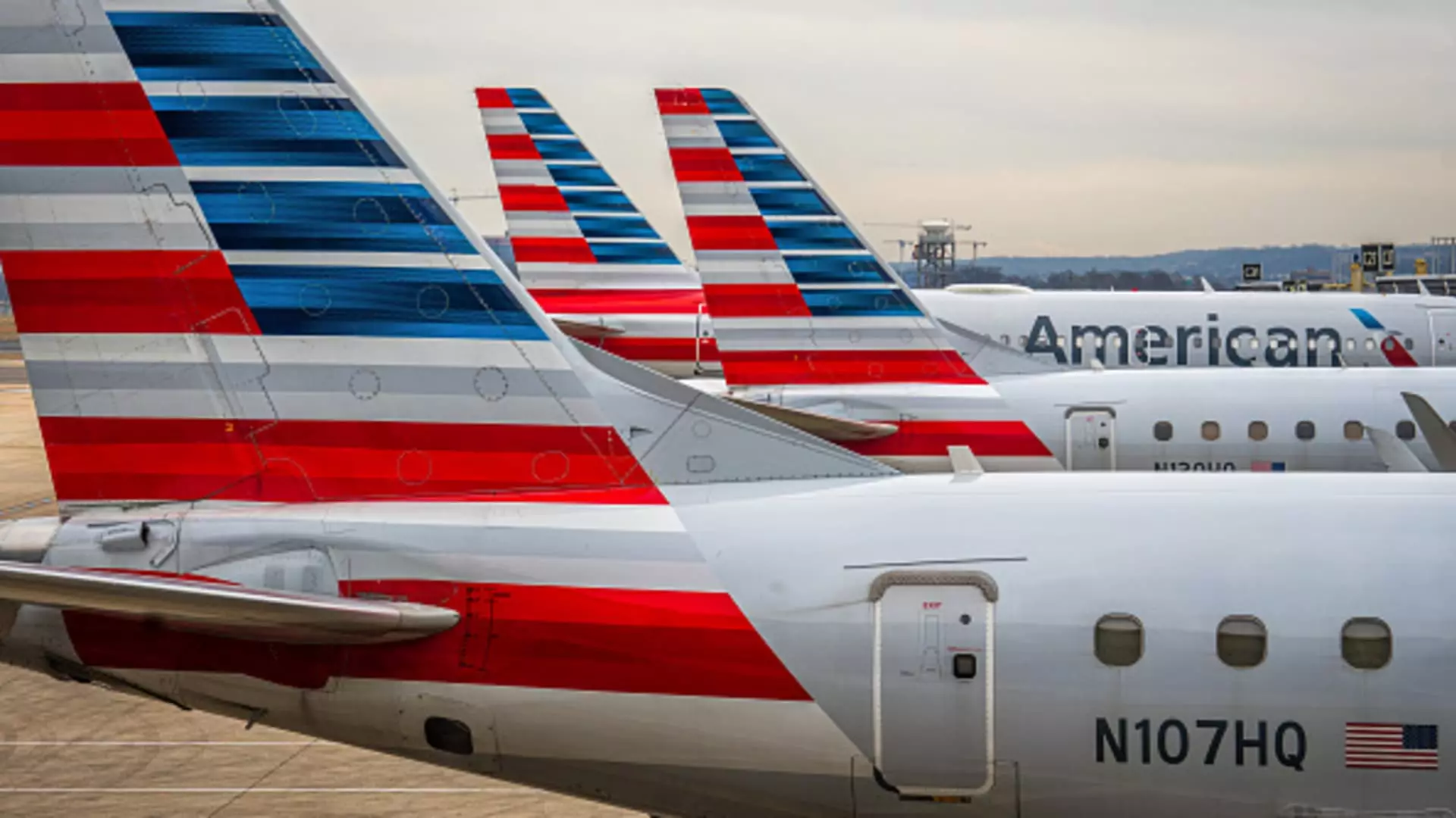 American Airlines Faces Challenges with Slashed Sales Outlook and Executive Departure