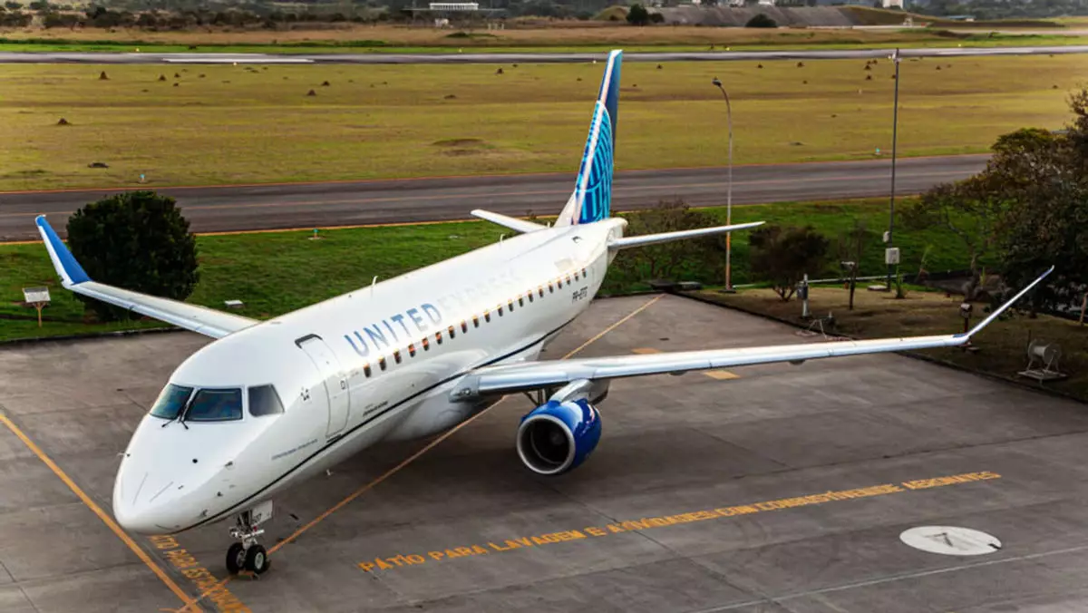 Stížnost: Mesa Airlines propouští piloty kvůli nedostatku