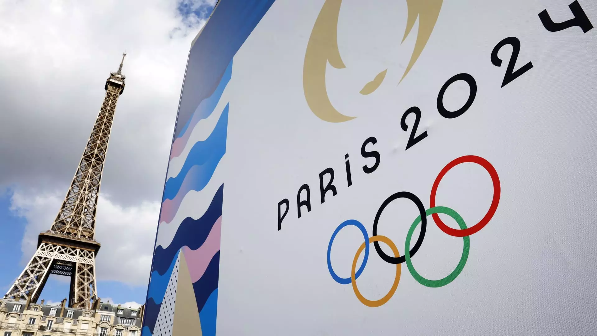 Parížské Letní Olympijské Hry: Turisté odvracejí Pozornost Od Města Během Letní Sezóny