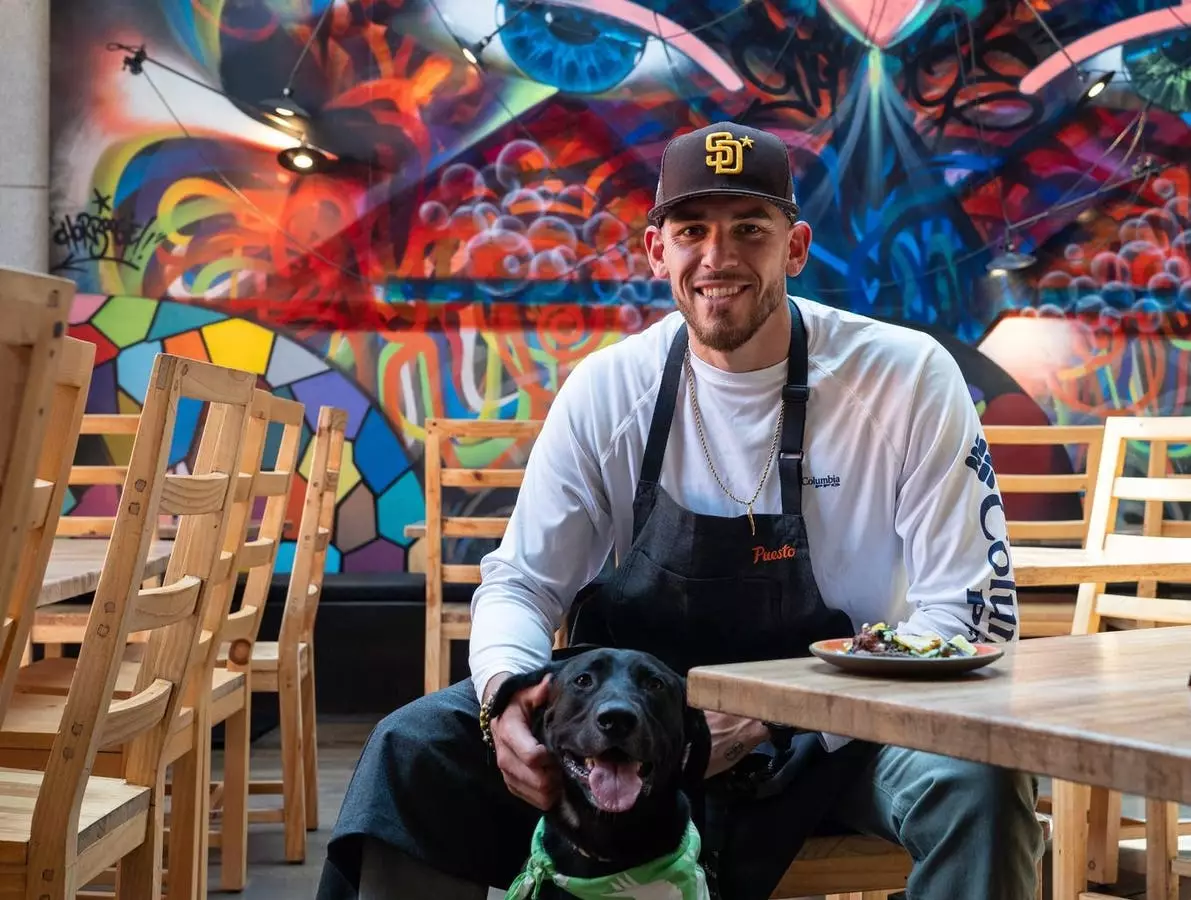 Colaborácia medzi skupinou oceneného mexicko-amerického reštauračného reťazca Puesto a nadhodného hrateľa San Diego Padres Joea Musgrovea zaujala mesto.