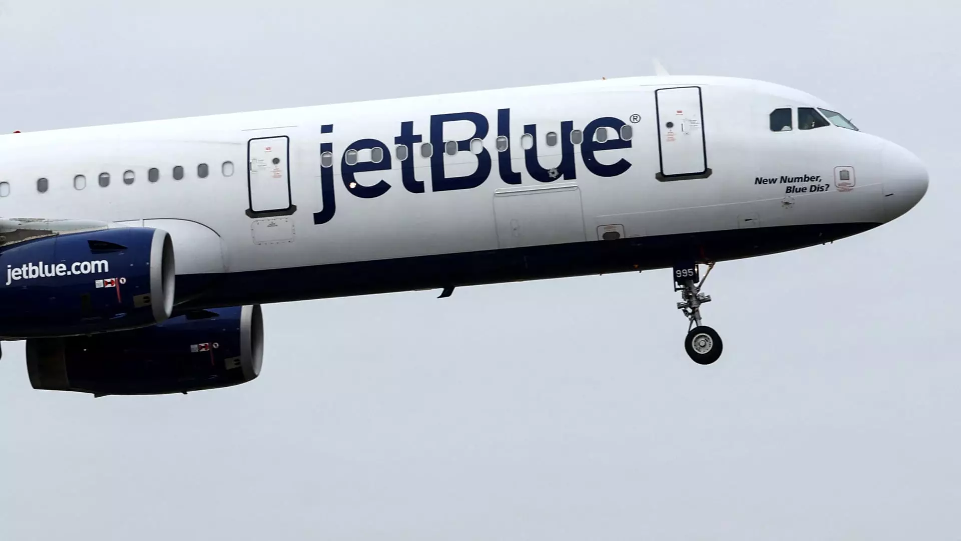 JetBlue Airways zaznamenal nárůst akcií po oznámení překvapivého zisku ve druhém čtvrtletí