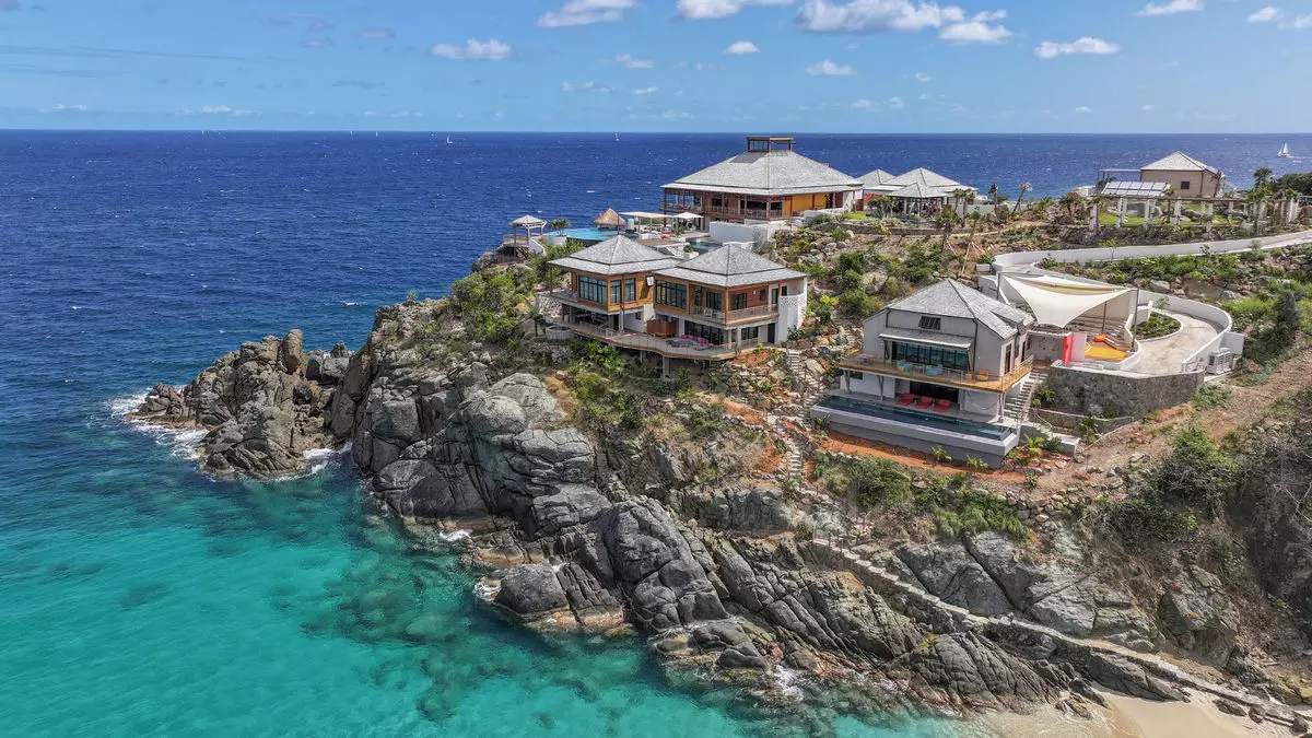 The Ultimate Luxury Experience at Moskito Island Estates: A Closer Look at the Cape Stout Estate