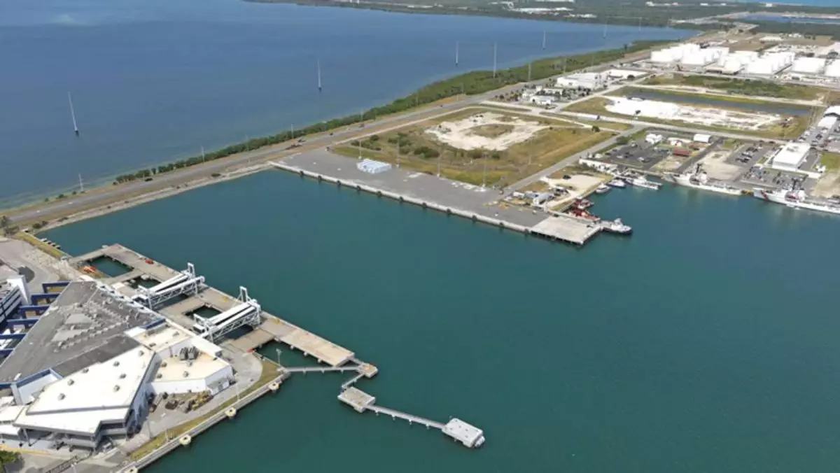 Canaveral Port Authority Konfrontován s tlakem ze strany státní vlády na ukončení plánů na výstavbu nové terminálu