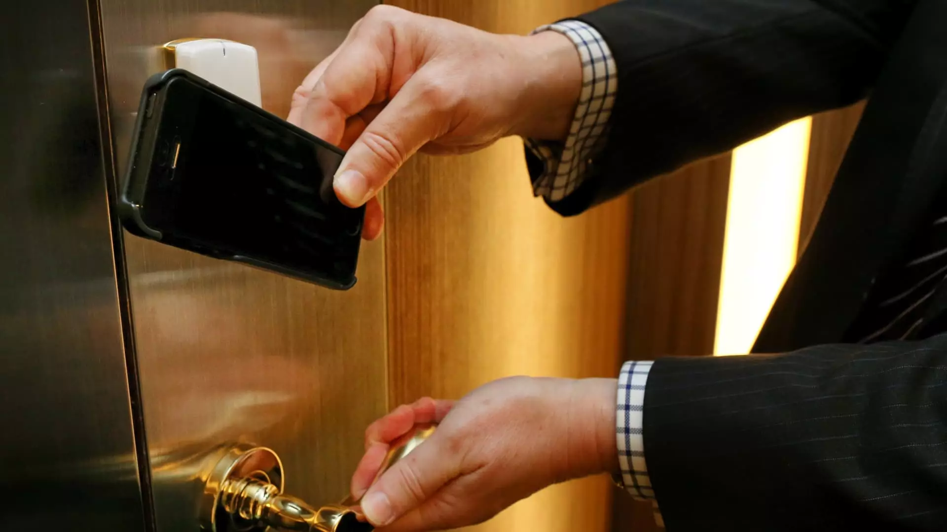 The Race to Replace Hotel Room Keys with Digital Options