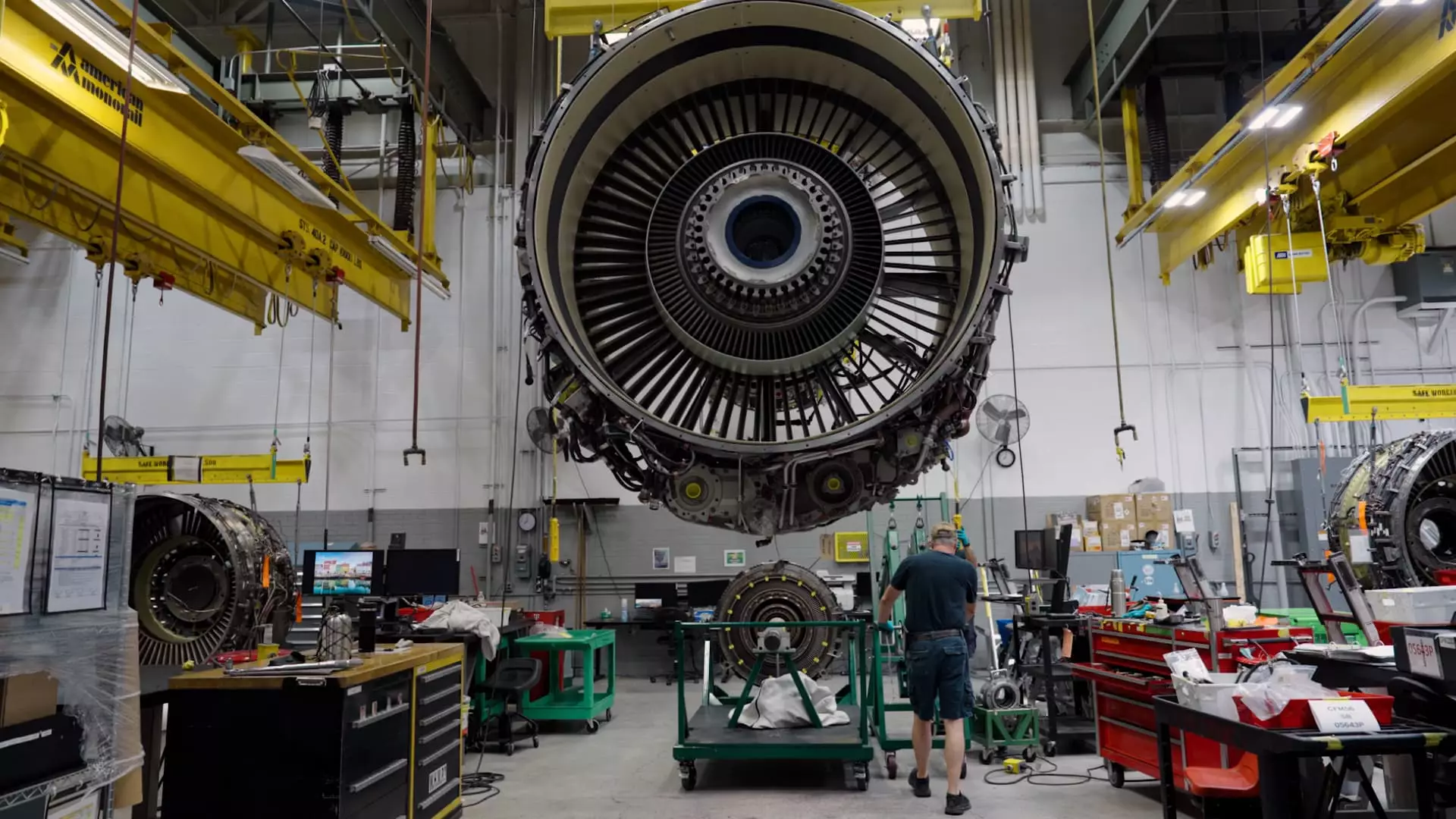 The Overhaul of Aircraft Engines: A Booming Business in Turmoil