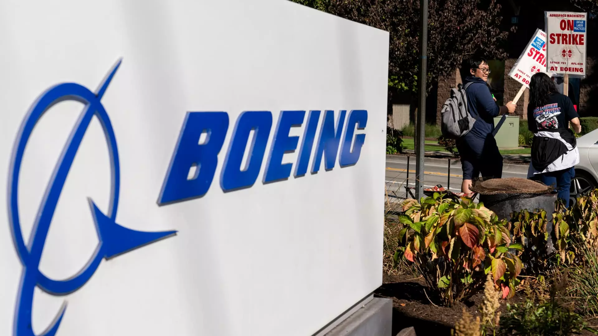 Boeing: Navigating Challenges Amidst Labor Strife and Leadership Change