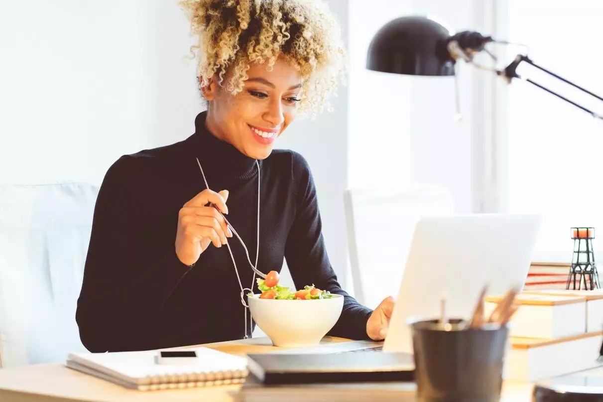 Elevate the Desk Lunch: Thoughtful Gifts for Lunchtime Enthusiasts