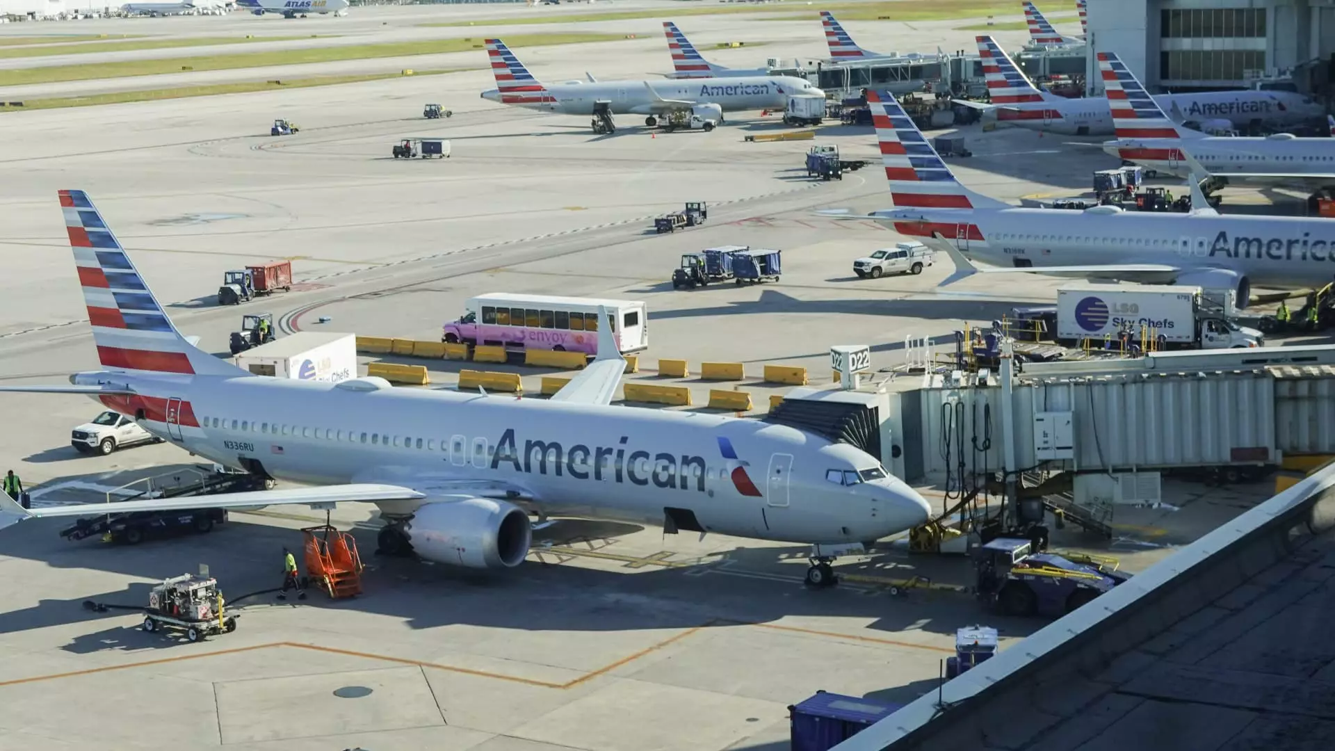 Technical Glitches Disrupt Holiday Travelers: A Glimpse into American Airlines’ Ground Stop