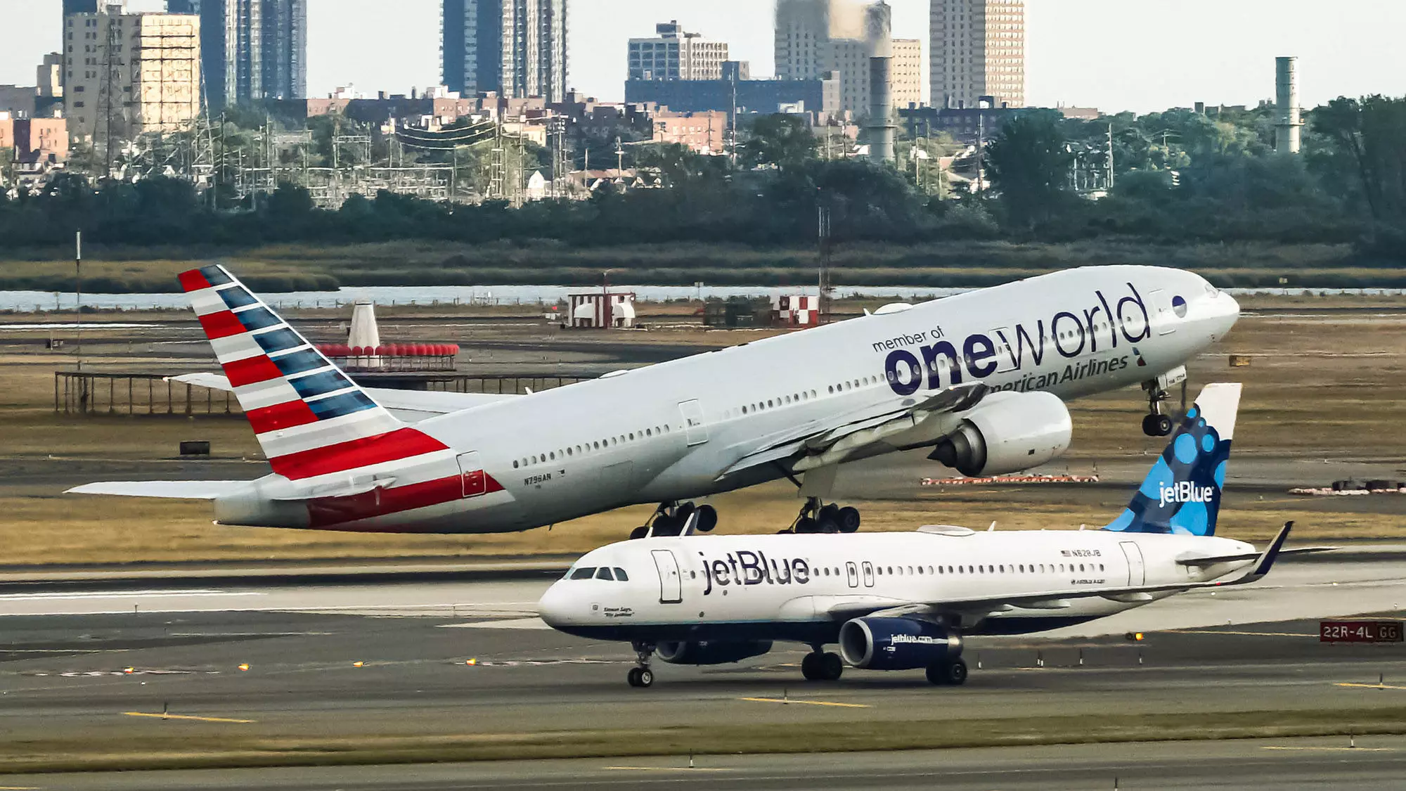 Právní spor mezi American Airlines a JetBlue: Finanční napětí a rozpad partnerství NEA
