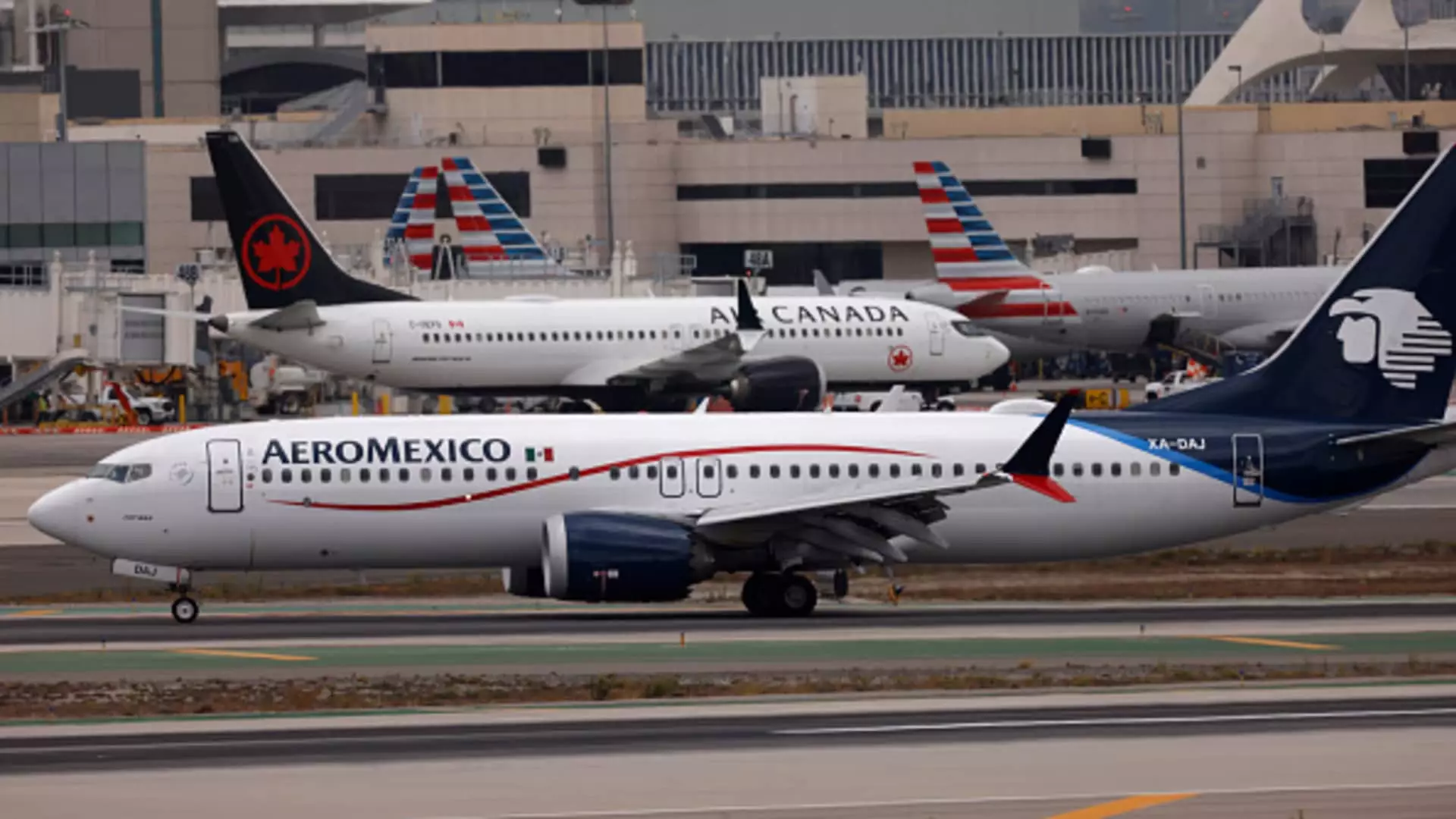 Rozhodnutie administratívy Bidena o rozbití spoločného podniku medzi Delta Air Lines a Aeromexico: významné posuny v leteckej konkurencii v USA